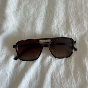 Stylish Tortoiseshell Sunglasses